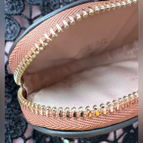 *SOLD* Kate Spade NYC Big Apple 3D Pretzel Coin Purse - Picture 13 of 13